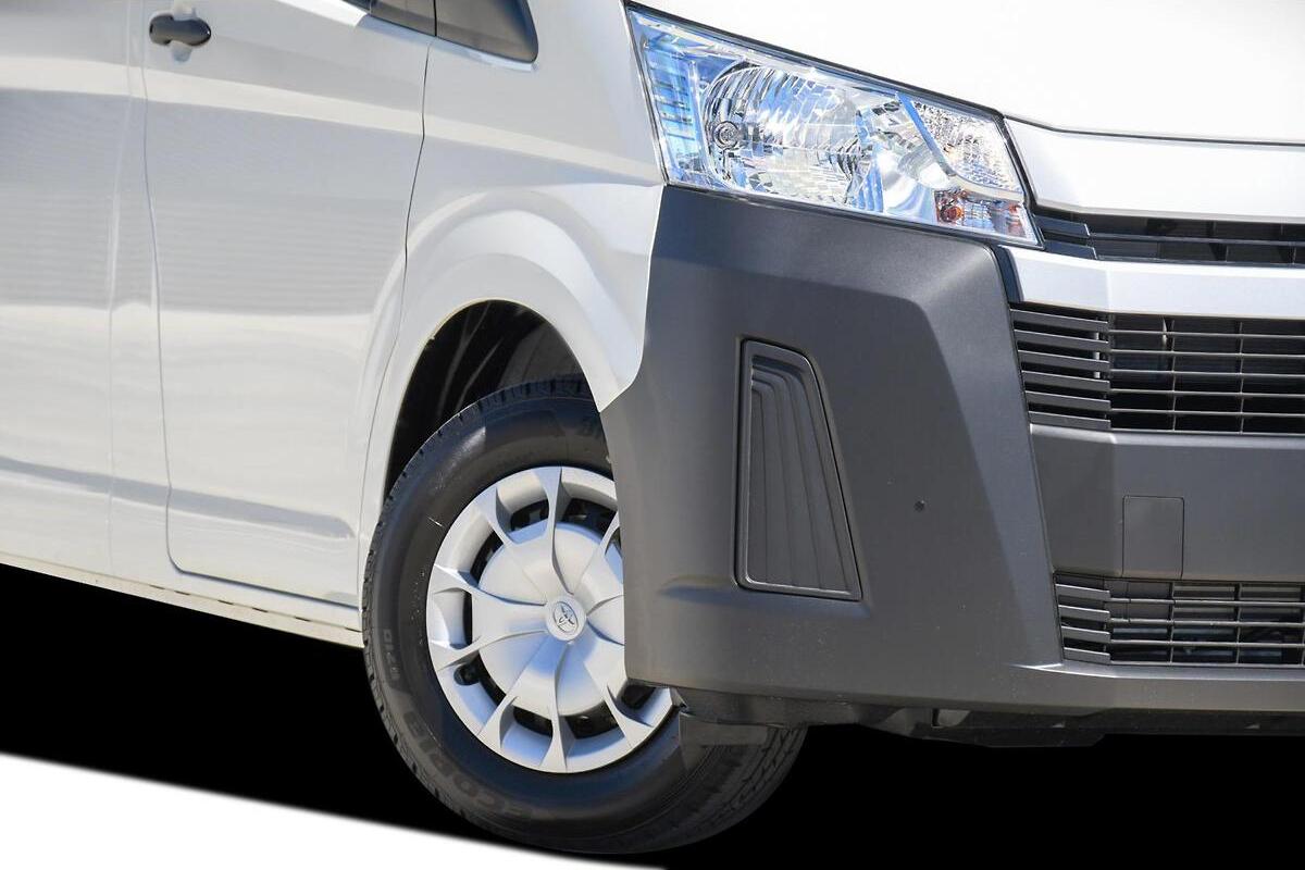 2025 Toyota Hiace LWB Auto image 7