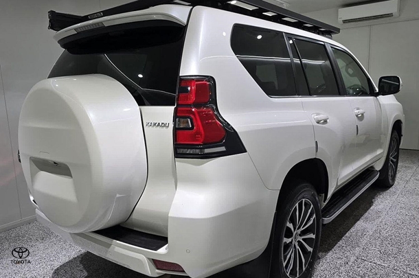 2021 Toyota Prado Kakadu image 2