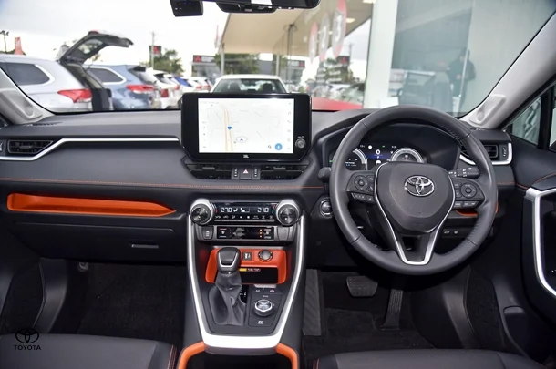 2024 Toyota RAV4 Hybrid Edge AWD image 24