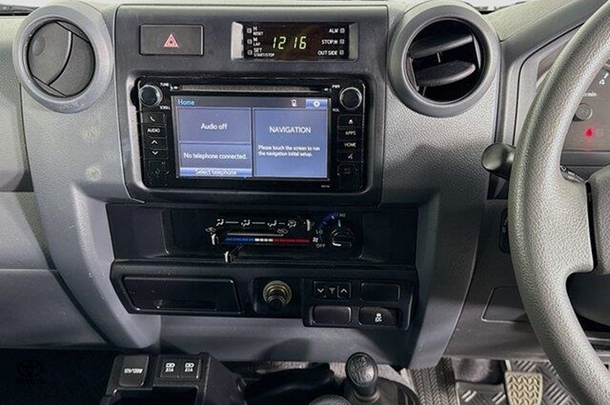 2021 Toyota LANDCRUISER MILITARY GXL image 13