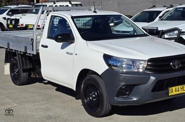 2019 Toyota Hilux Workmate image 3