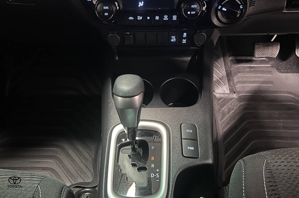 2023 Toyota Hilux SR5 image 19