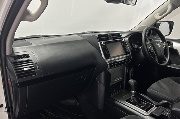 2020 Toyota Prado GX image 13