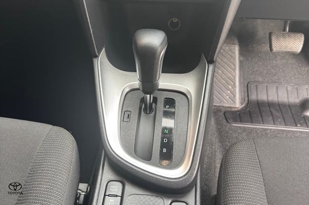 2022 Toyota Yaris Cross Hybrid GXL image 25