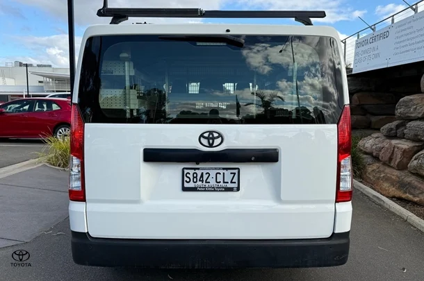 2021 Toyota Hiace LWB image 5