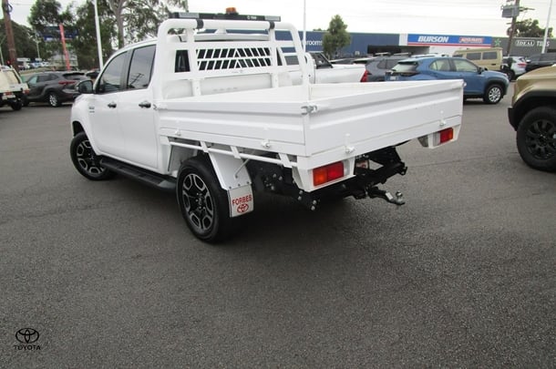2024 Toyota Hilux SR5 image 5