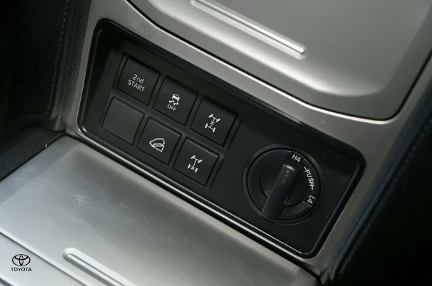 2021 Toyota Prado GXL image 19