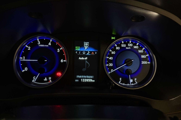 2019 Toyota Hilux SR5 image 17