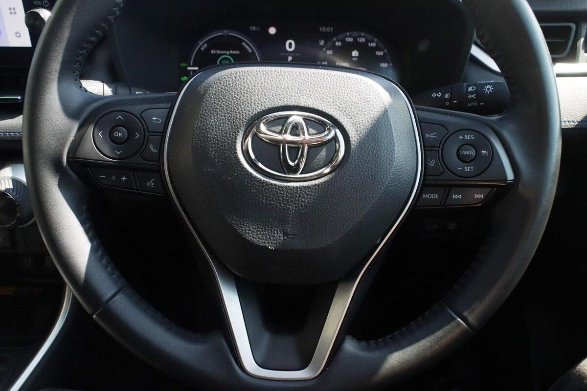 2024 Toyota RAV4 XSE Auto eFour image 13