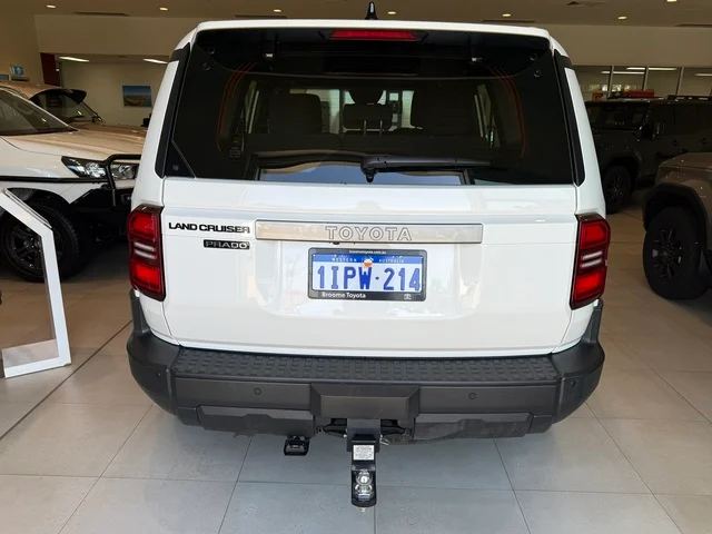 2025 Toyota Prado GX image 5
