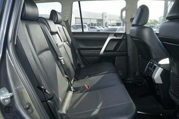 2018 Toyota Prado Kakadu image 9