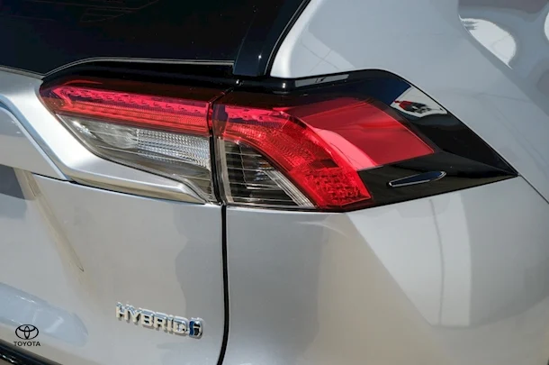 2023 Toyota RAV4 XSE image 18
