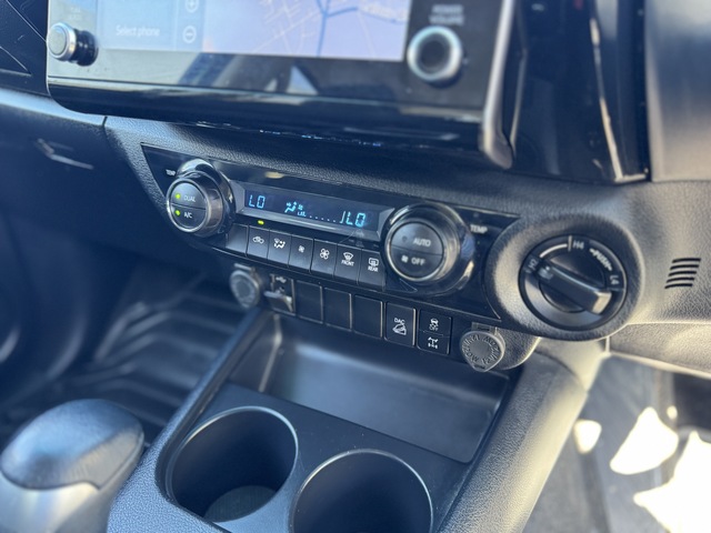 2023 Toyota Hilux SR5 image 12