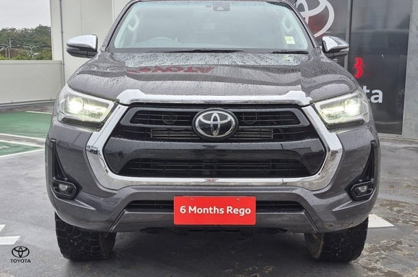 2021 Toyota Hilux SR5 image 4