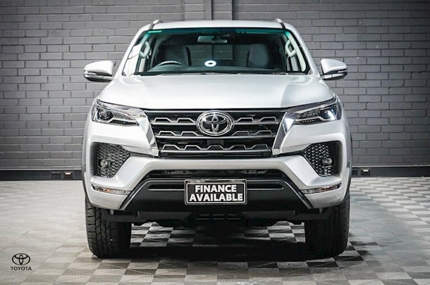 2025 Toyota Fortuner GXL image 3