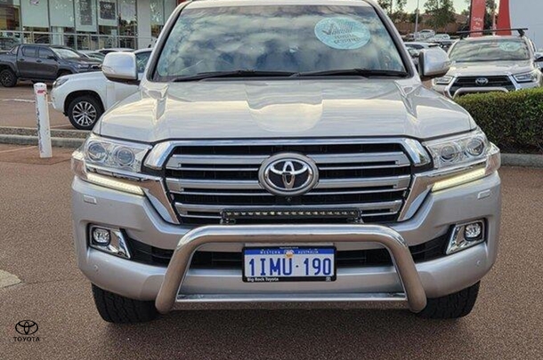 2020 Toyota Landcruiser VX image 8