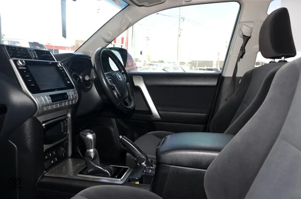 2019 Toyota Prado GXL image 10