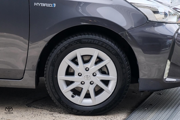 2020 Toyota Prius v L1 image 19