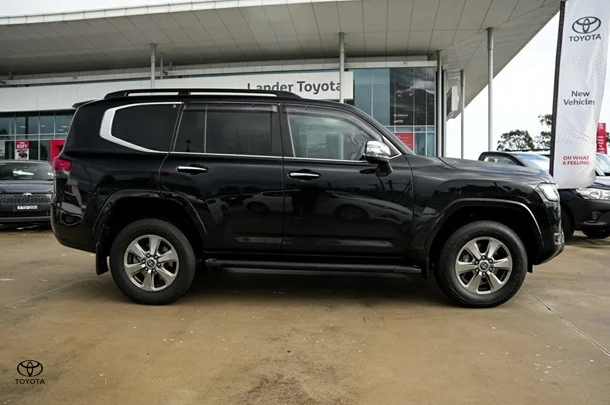 2022 Toyota Landcruiser Sahara image 3