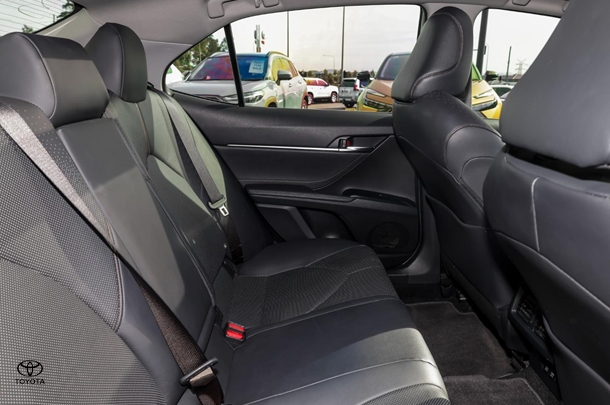 2018 Toyota CAMRY SL image 9