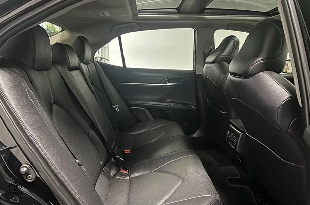 2021 Toyota Camry Hybrid SL image 11