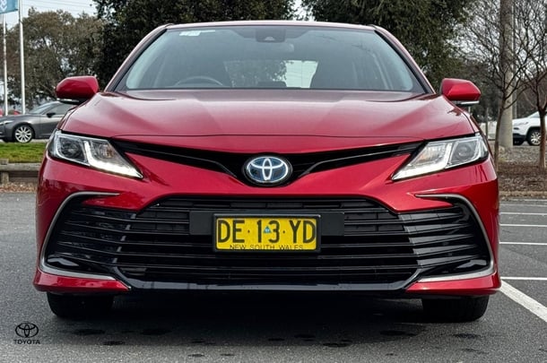 2022 Toyota Camry Hybrid Ascent image 2