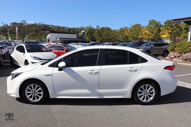 2022 Toyota Corolla Sedan Hybrid Ascent Sport image 4