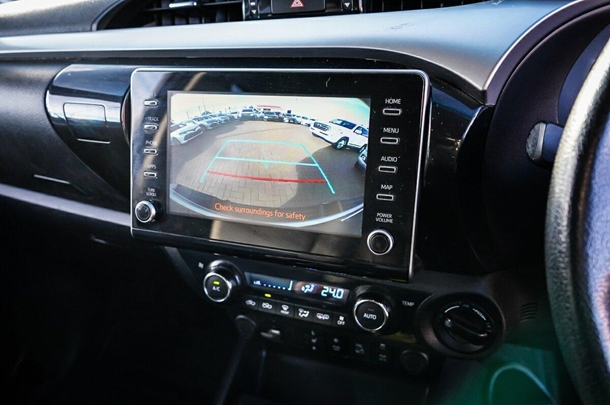 2021 Toyota Hilux 4x4 SR5 image 23