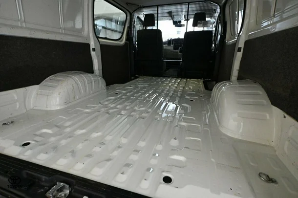 2019 Toyota Hiace LWB image 8