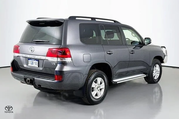 2017 Toyota LANDCRUISER GXL image 9