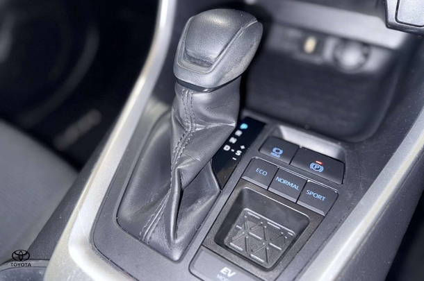 2022 Toyota Rav4 Hybrid GX-2WD image 24
