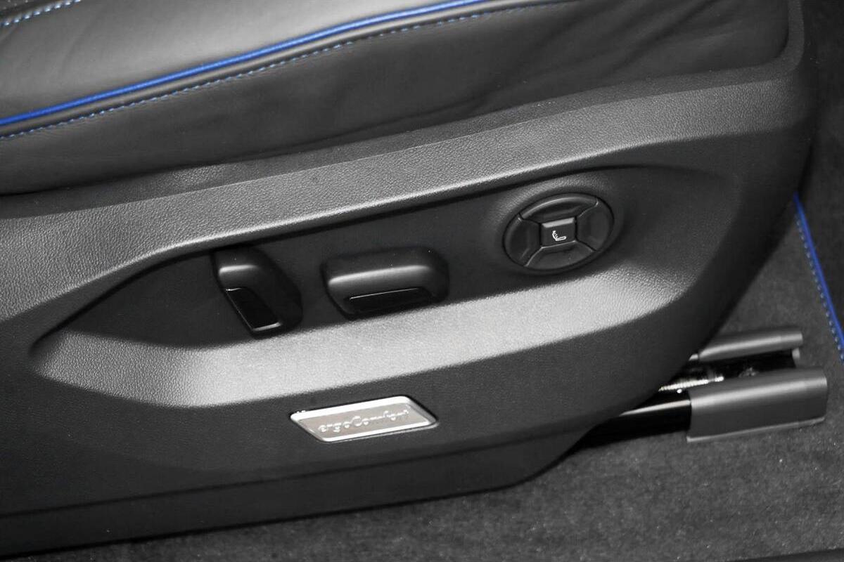 2024 Volkswagen Touareg R RC Auto 4MOTION MY24 image 13