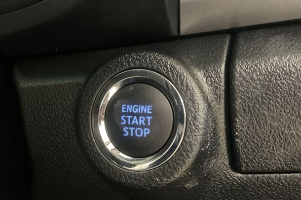 2023 Toyota Hilux SR5 image 12