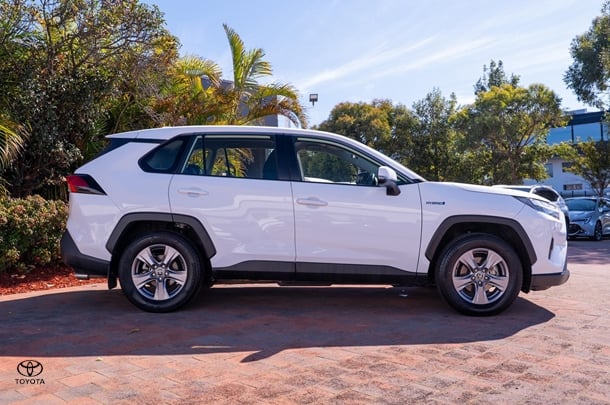 2023 TOYOTA RAV4 Hybrid GX AWD image 3