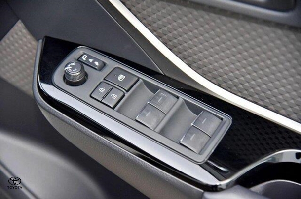 2021 Toyota C-HR Koba AWD image 8