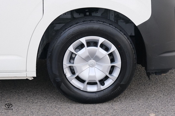 2022 Toyota Hiace LWB image 6