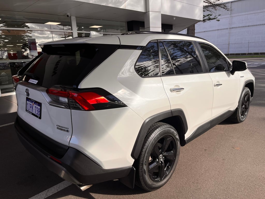 2021 Toyota Rav4 Hybrid Cruiser-2WD image 3
