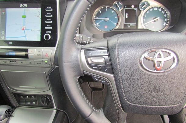 2023 Toyota Prado VX image 8