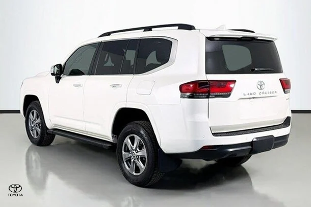 2022 Toyota LANDCRUISER Sahara image 6