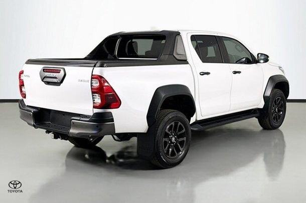 2022 Toyota Hilux Rogue image 10