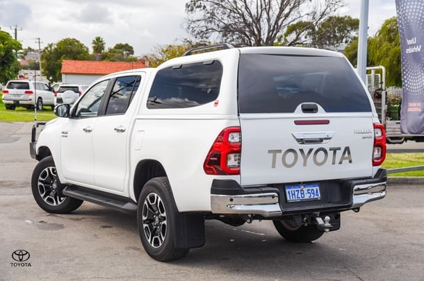2023 Toyota HILUX SR5 image 2