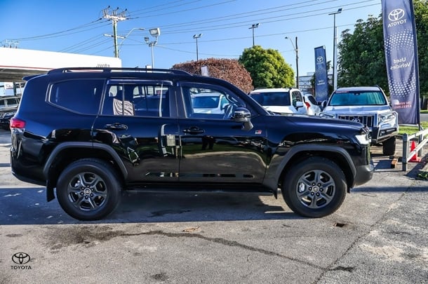 2023 Toyota Landcruiser GR-S image 3