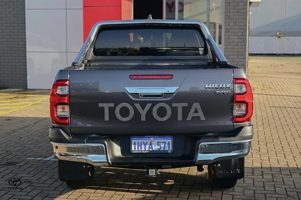 2023 Toyota HILUX SR5 image 5