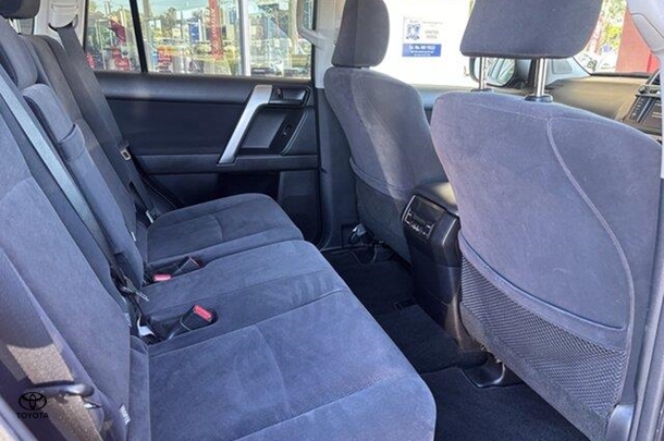 2016 Toyota Prado GXL image 6