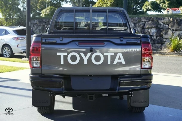 2024 Toyota HILUX SR image 5