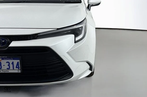 2022 Toyota Corolla Sedan Hybrid Ascent Sport image 3
