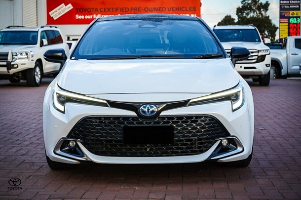 2023 Toyota Corolla Hatch Hybrid ZR image 3