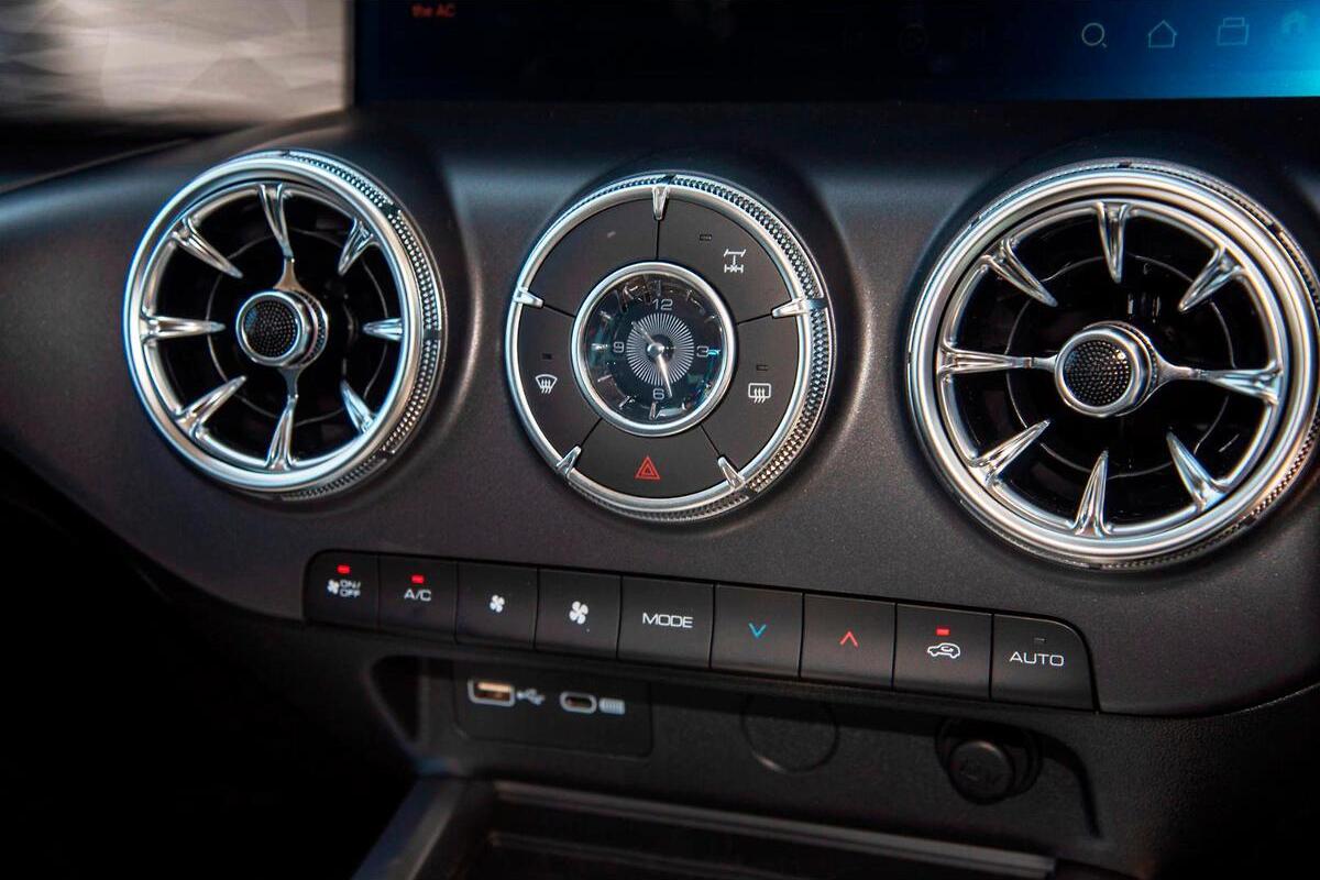 2024 GWM Tank 300 Lux Hybrid Auto 4x4 image 12