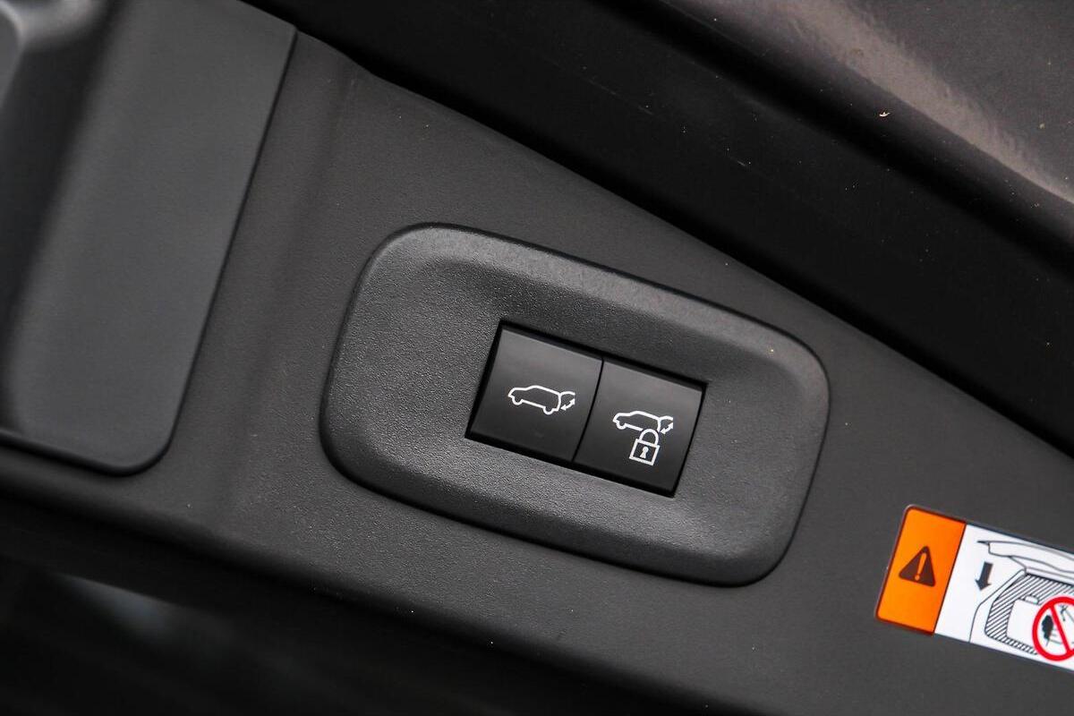 2025 Lexus RZ RZ450e Sports Luxury Auto image 13