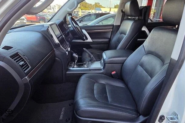 2020 Toyota Landcruiser Sahara image 18